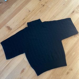 100% cashmere, like new William Lockie black oversized sweater.